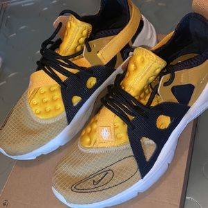 Nike Huarache Type